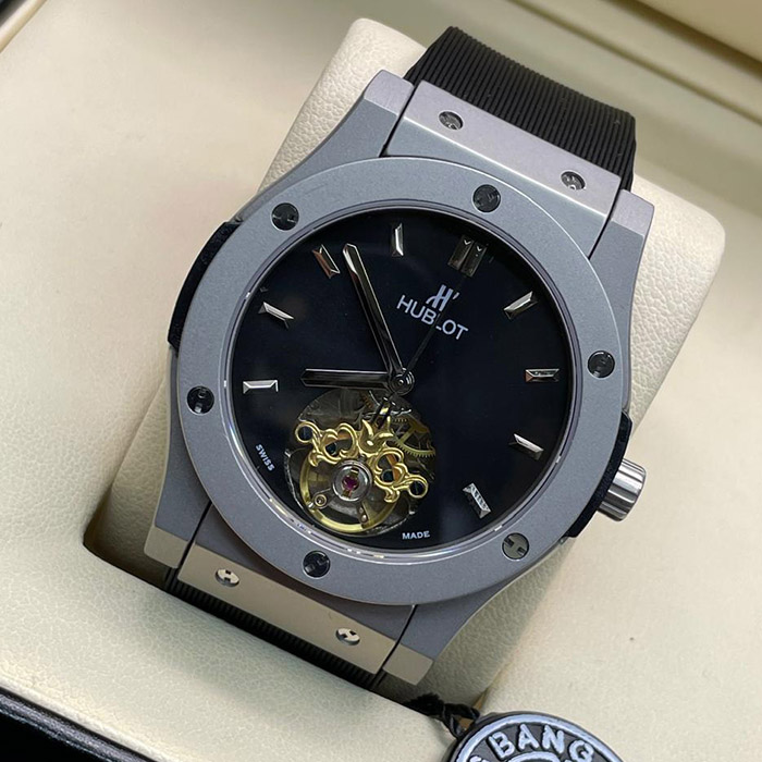 Reloj Hublot Skeleton Elegance Black con diseño esqueleto, esfera negra y acabados elegantes para un estilo sofisticado.