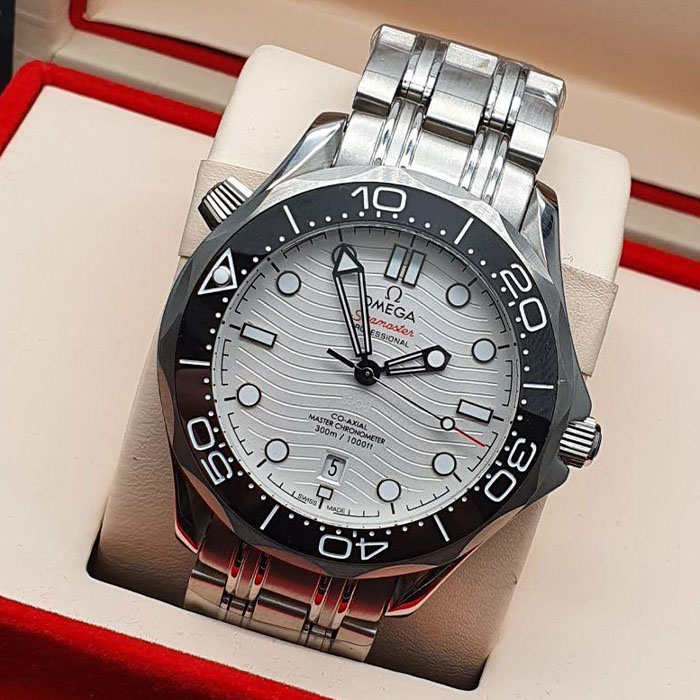 Reloj Omega Seamaster, reloj de buceo, esfera blanca, bisel negro, acero inoxidable