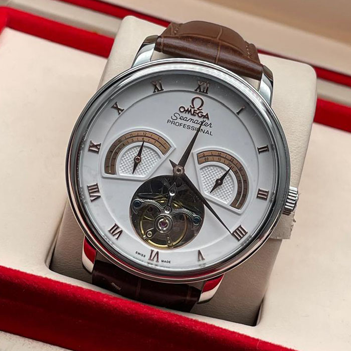 Reloj Omega De Ville Prestige de acero inoxidable con esfera blanca, reserva de marcha y fase lunar, un clásico atemporal para cualquier ocasión.