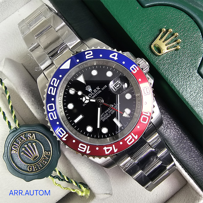 Rolex GMT-Master II con bisel bicolor azul y rojo, esfera negra y resistente a condiciones extremas, ideal para viajeros y amantes del lujo.