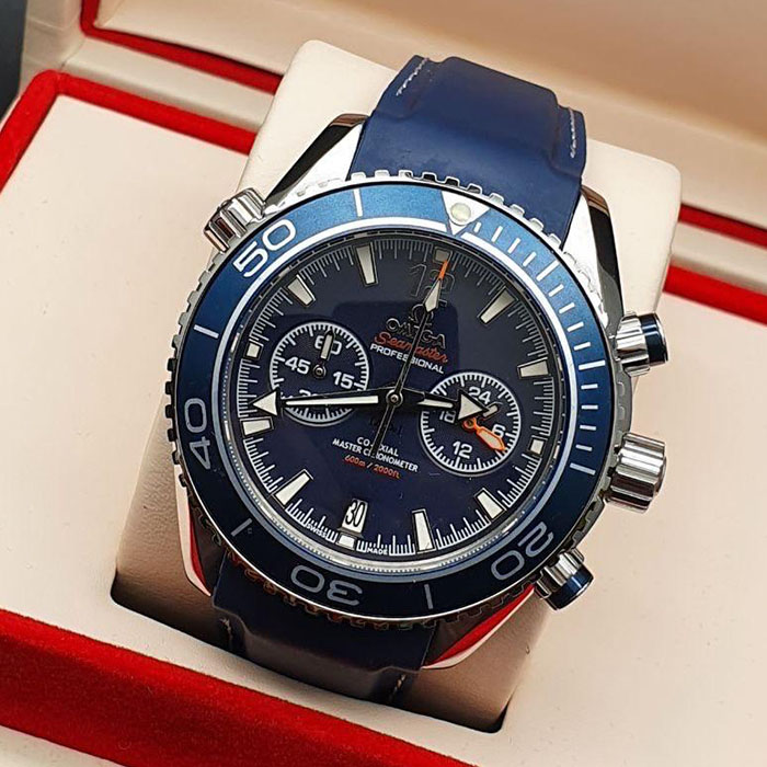 Reloj Omega Seamaster, reloj de lujo, diseño deportivo, cronógrafo, esfera azul, hombre
